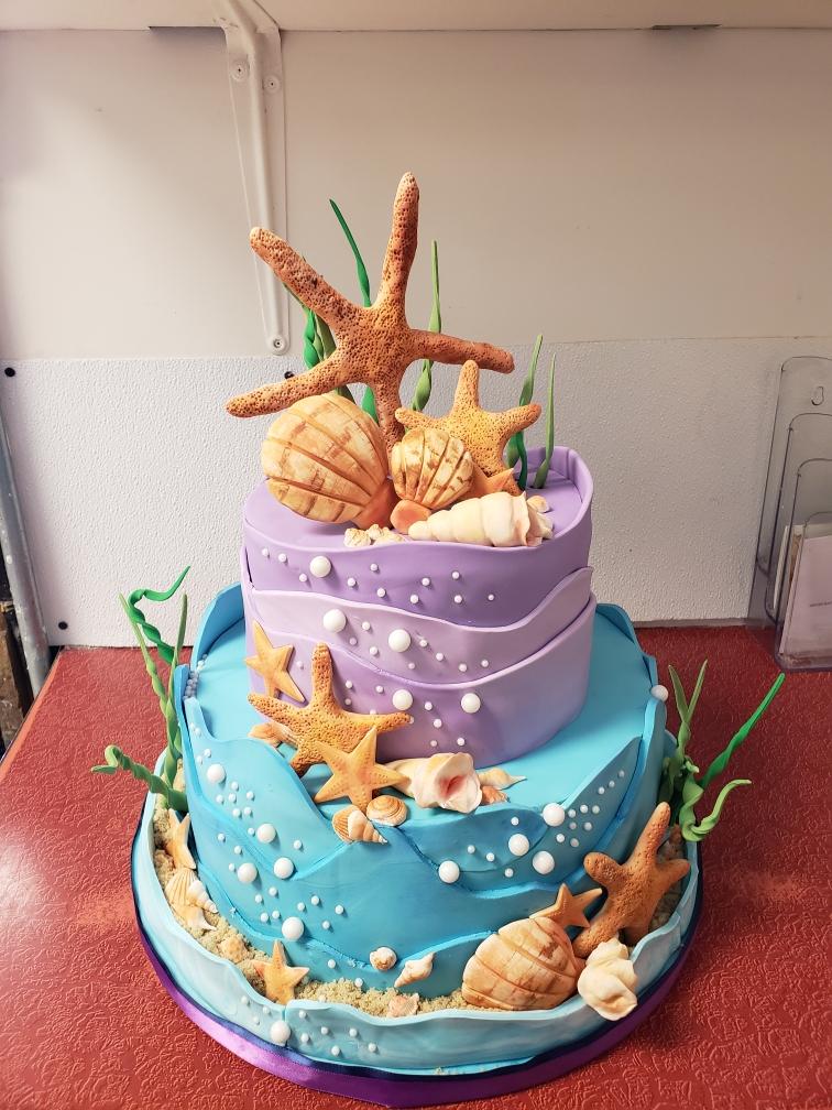 Custom Cakes – Lyndell's Bakery